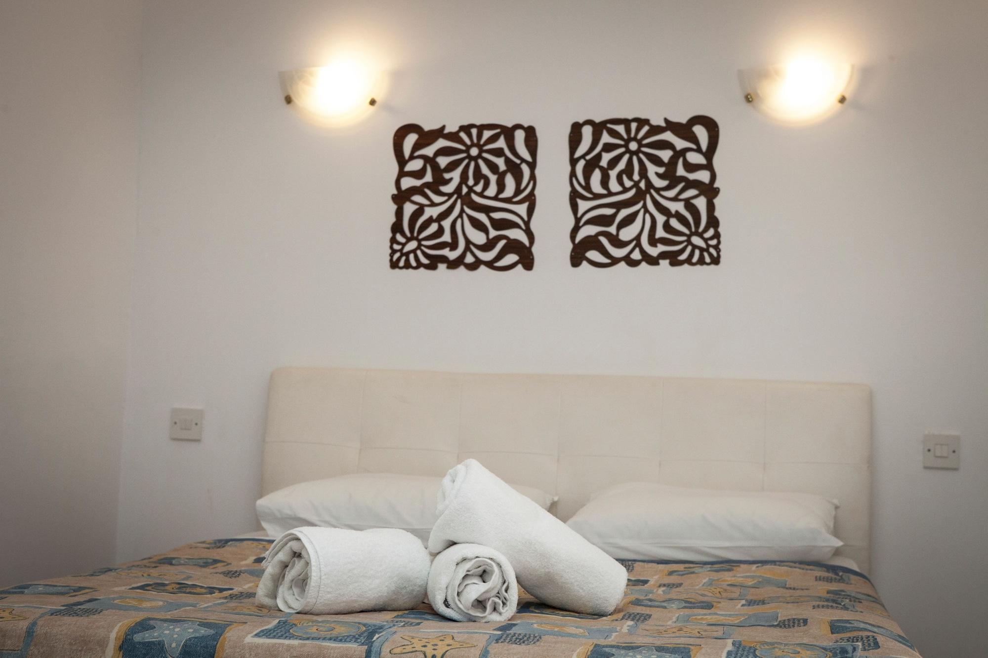 Alecos Hotel Apartments Paphos Exteriör bild