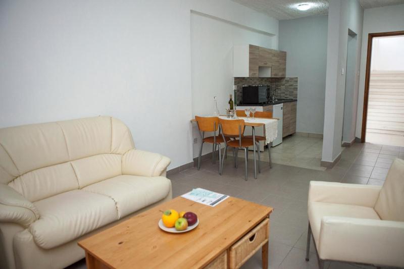 Alecos Hotel Apartments Paphos Rum bild