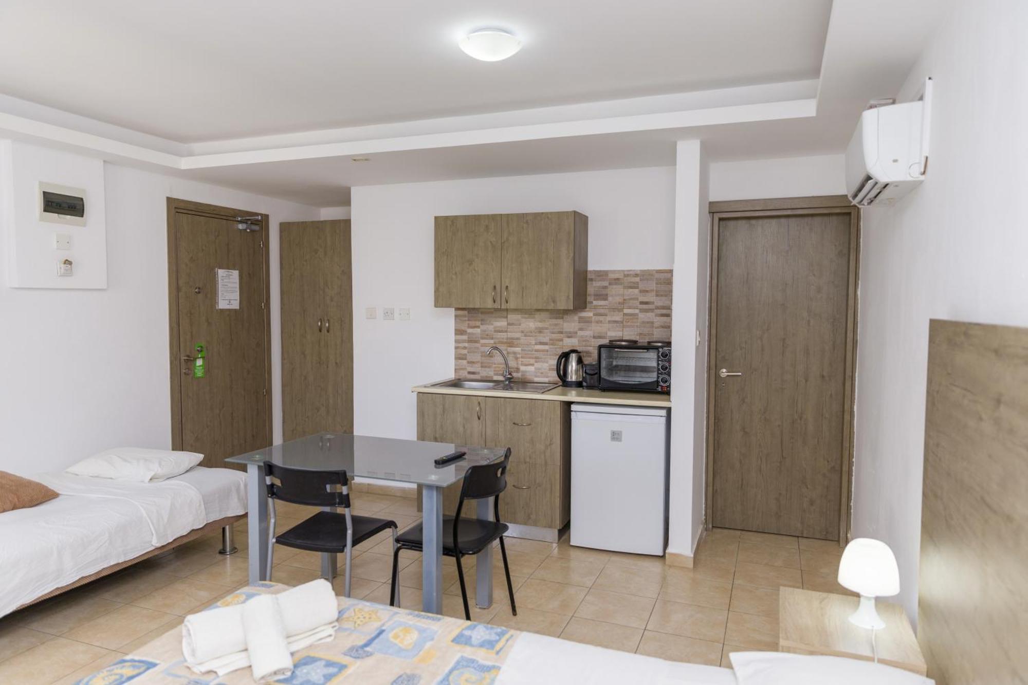 Alecos Hotel Apartments Paphos Exteriör bild