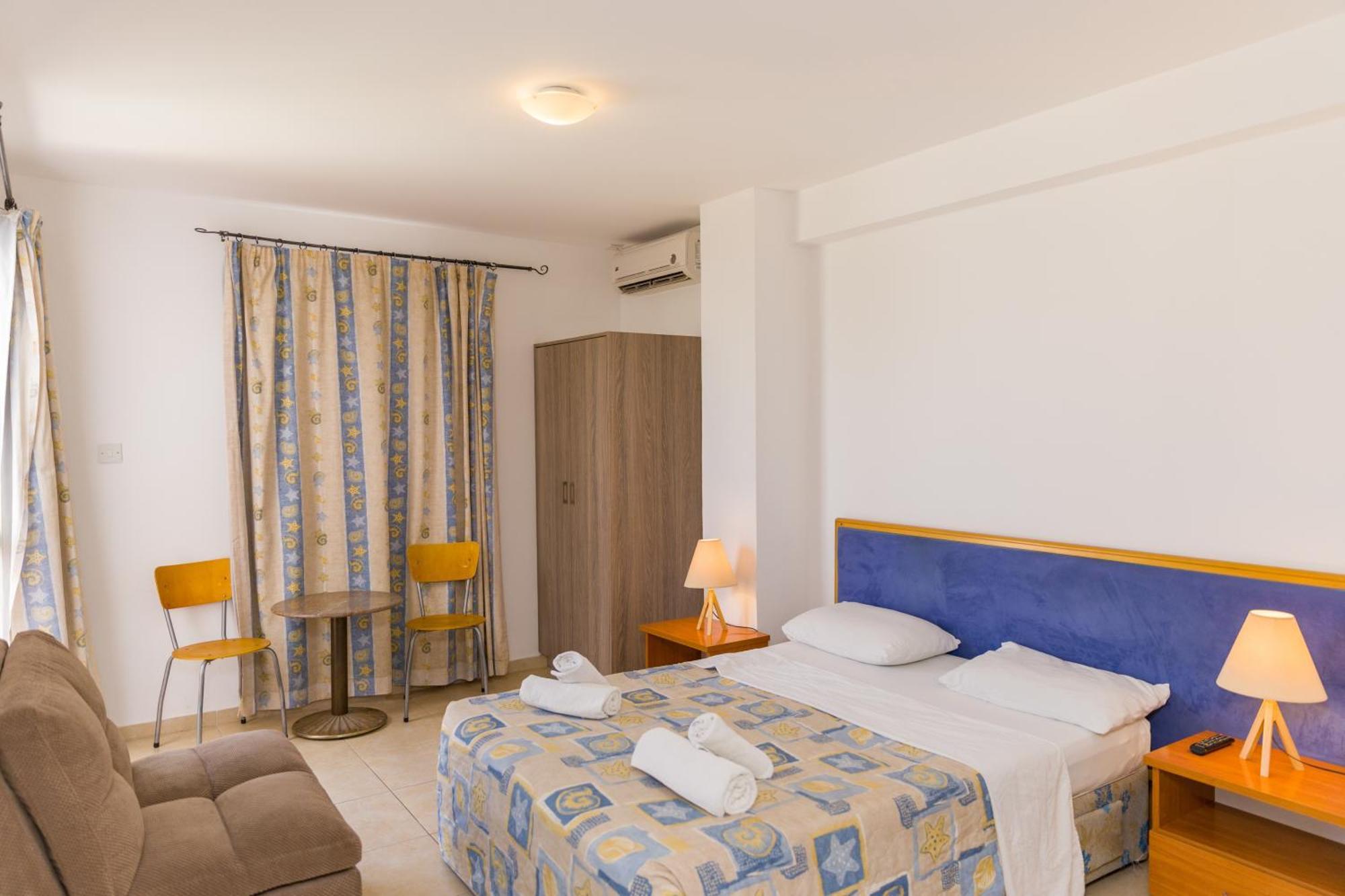 Alecos Hotel Apartments Paphos Exteriör bild