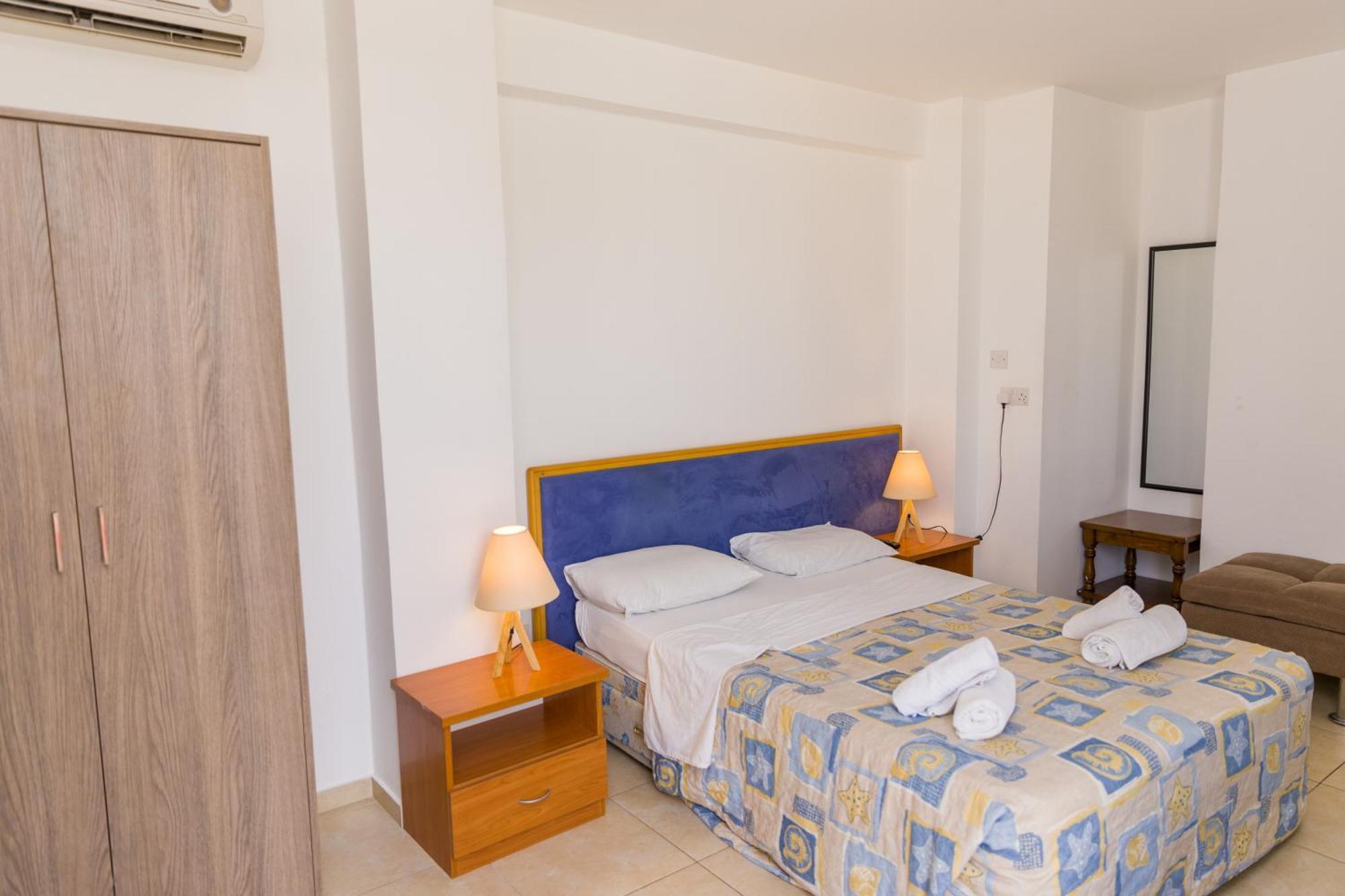 Alecos Hotel Apartments Paphos Exteriör bild