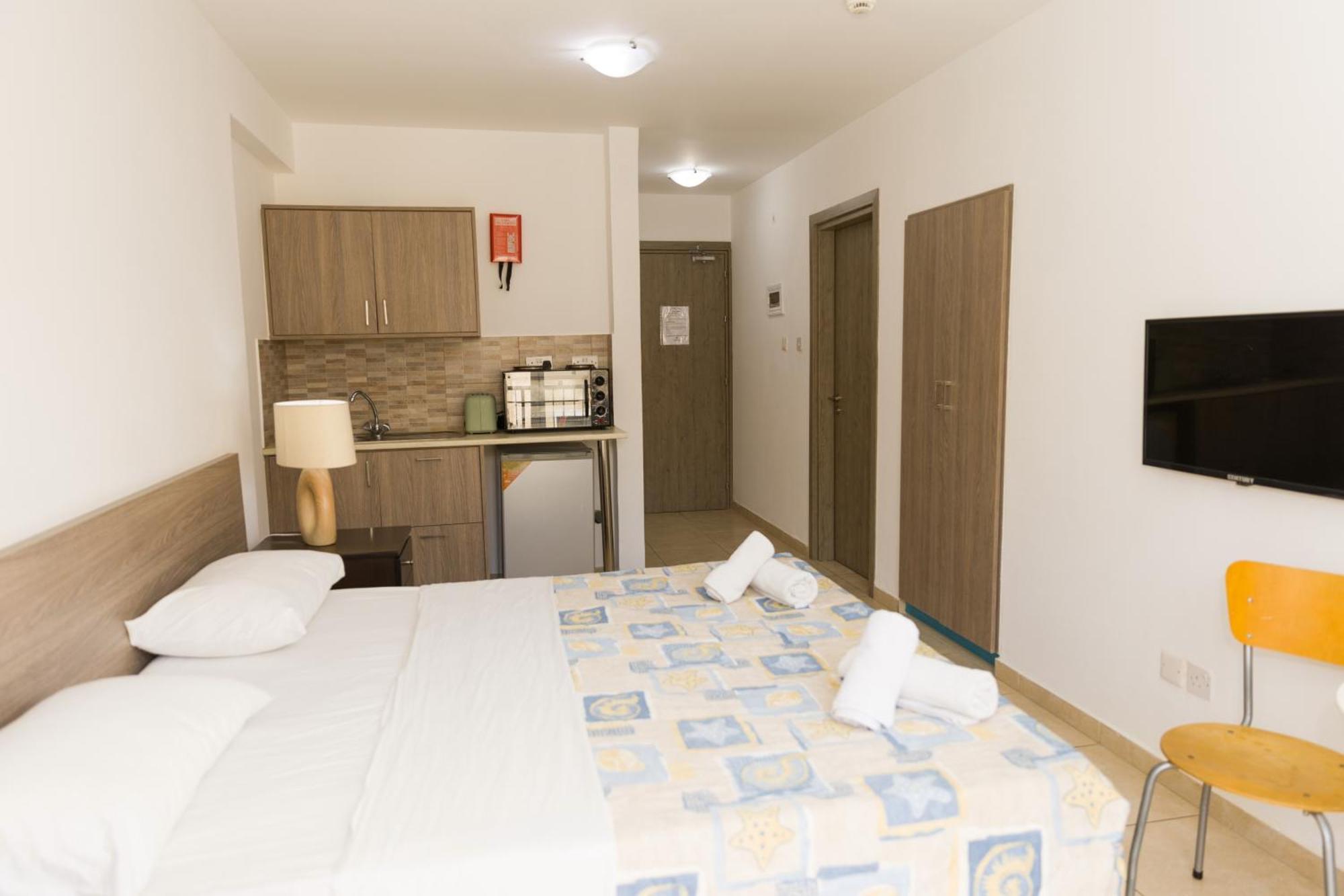 Alecos Hotel Apartments Paphos Exteriör bild