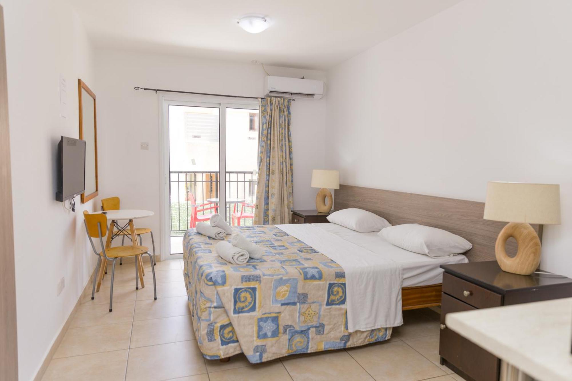 Alecos Hotel Apartments Paphos Exteriör bild