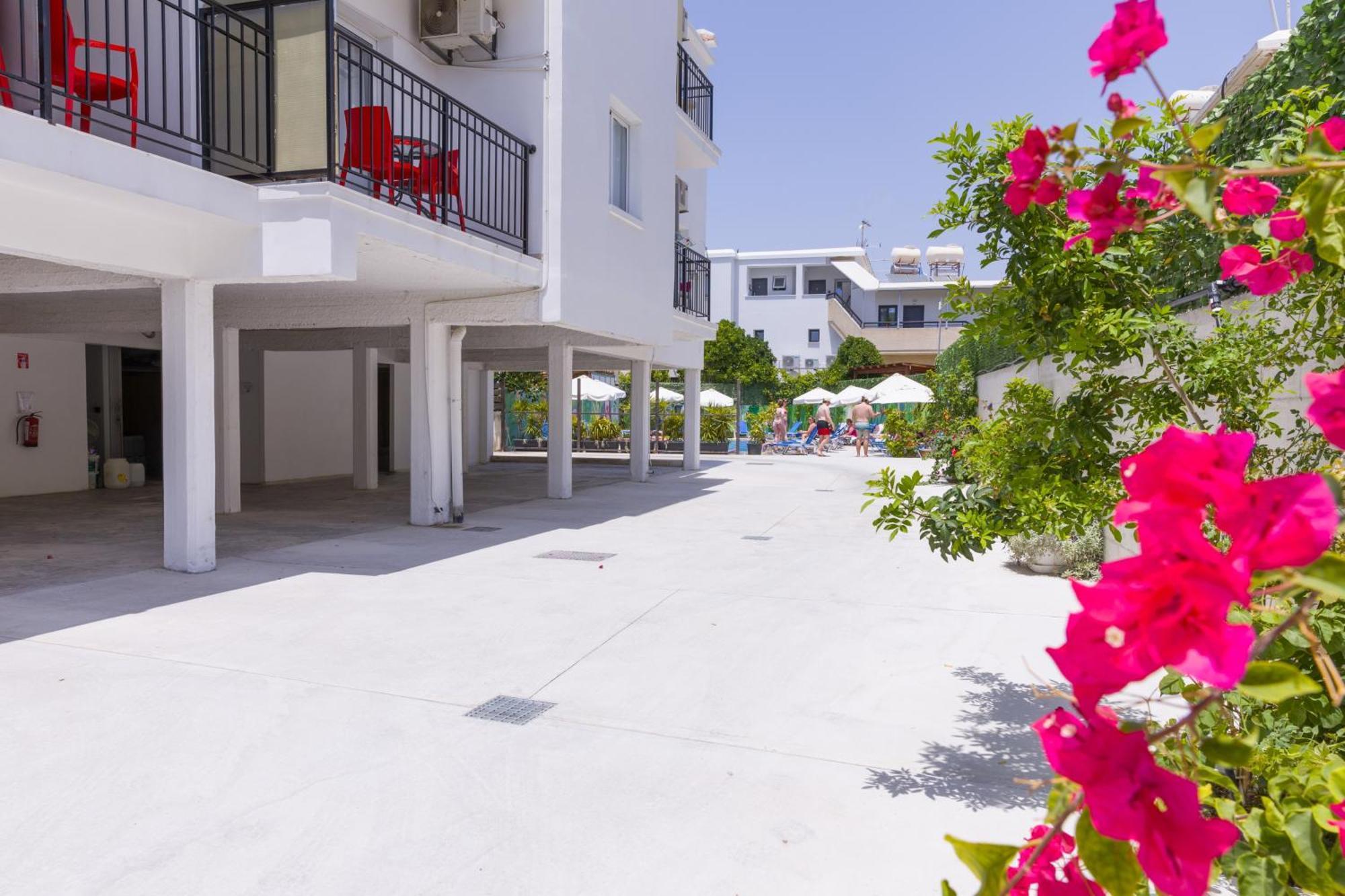 Alecos Hotel Apartments Paphos Exteriör bild