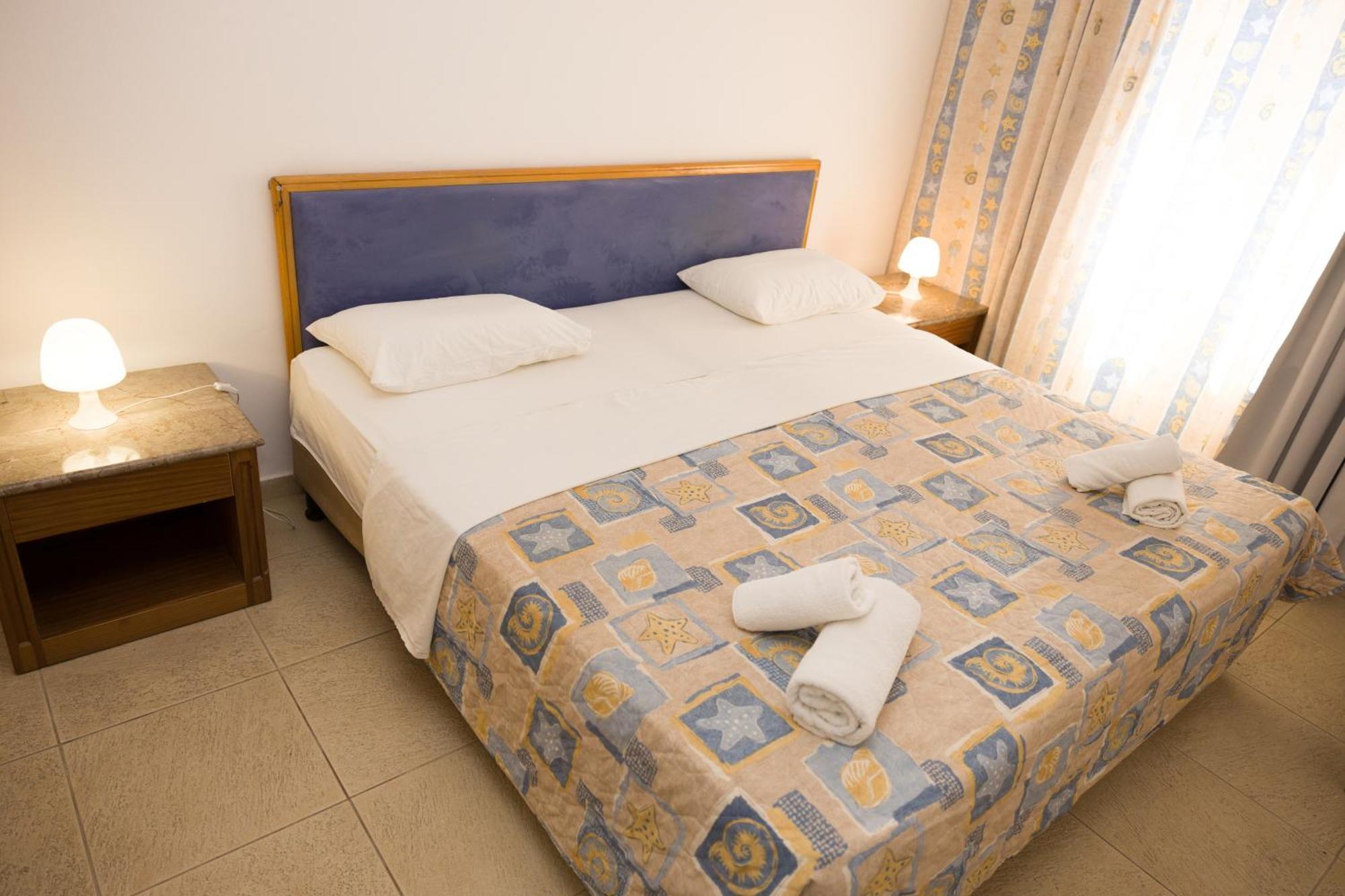 Alecos Hotel Apartments Paphos Exteriör bild