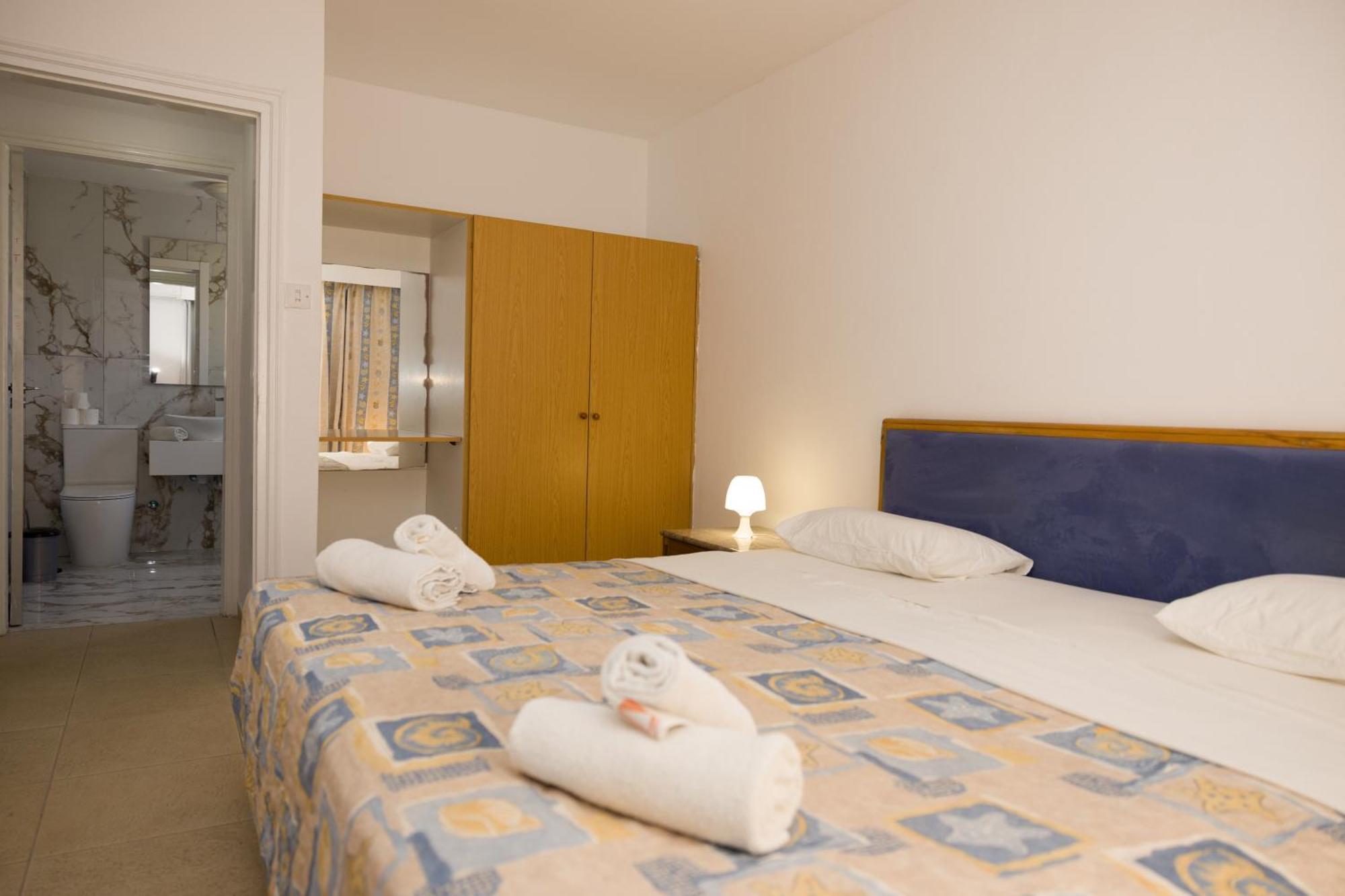 Alecos Hotel Apartments Paphos Exteriör bild